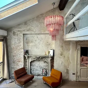 new-attic-loft-in-coolest-area-navigli-ticinese.italymilanhotels.net/